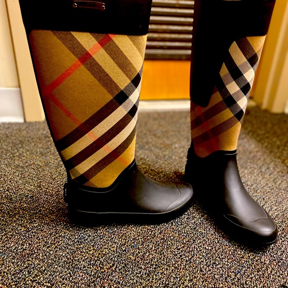 Burberry rainboots - Picture 1 of 2